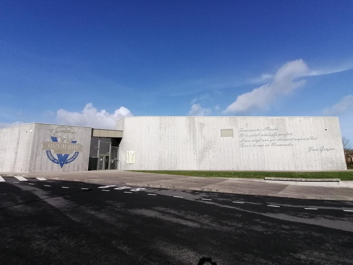 Le So Art, Grande Maison 4 Chambres, Terrain De Petanque, Grand Jardin Clos, Flipper, Babyfoot, Jeux Arcade, Ping Pong,1 Km Mer, Proche Golf, Port En Bessin, Bayeux Et Plages Du Debarquement, Adaptee Enfants Commes Luaran gambar
