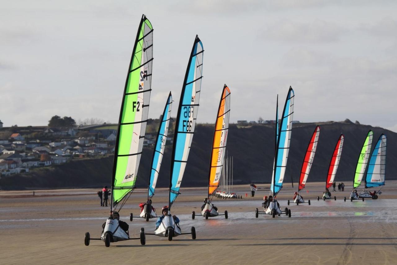 Le So Art, Grande Maison 4 Chambres, Terrain De Petanque, Grand Jardin Clos, Flipper, Babyfoot, Jeux Arcade, Ping Pong,1 Km Mer, Proche Golf, Port En Bessin, Bayeux Et Plages Du Debarquement, Adaptee Enfants Commes Luaran gambar