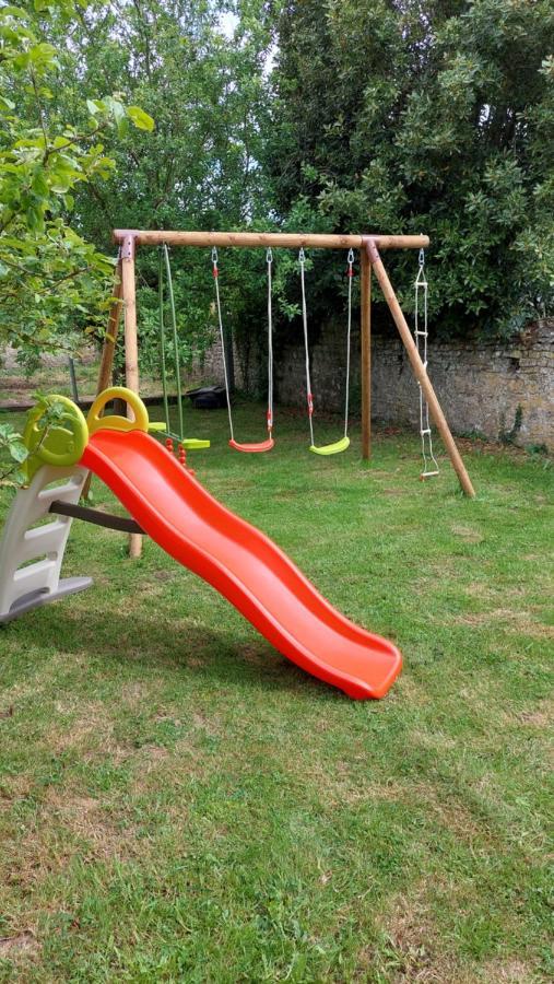 Le So Art, Grande Maison 4 Chambres, Terrain De Petanque, Grand Jardin Clos, Flipper, Babyfoot, Jeux Arcade, Ping Pong,1 Km Mer, Proche Golf, Port En Bessin, Bayeux Et Plages Du Debarquement, Adaptee Enfants Commes Luaran gambar