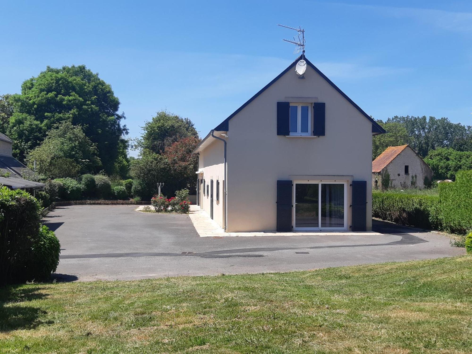 Le So Art, Grande Maison 4 Chambres, Terrain De Petanque, Grand Jardin Clos, Flipper, Babyfoot, Jeux Arcade, Ping Pong,1 Km Mer, Proche Golf, Port En Bessin, Bayeux Et Plages Du Debarquement, Adaptee Enfants Commes Luaran gambar