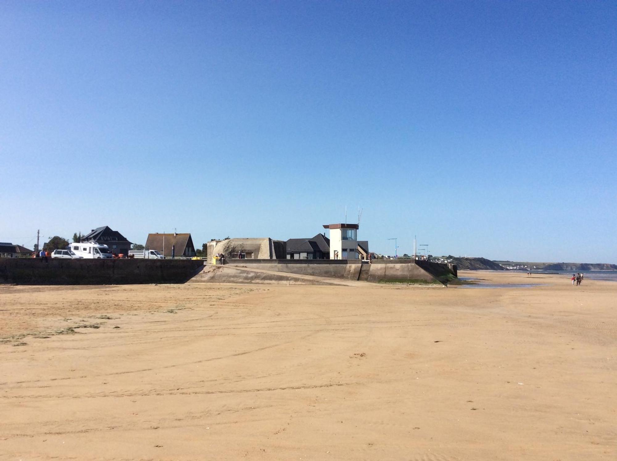 Le So Art, Grande Maison 4 Chambres, Terrain De Petanque, Grand Jardin Clos, Flipper, Babyfoot, Jeux Arcade, Ping Pong,1 Km Mer, Proche Golf, Port En Bessin, Bayeux Et Plages Du Debarquement, Adaptee Enfants Commes Luaran gambar