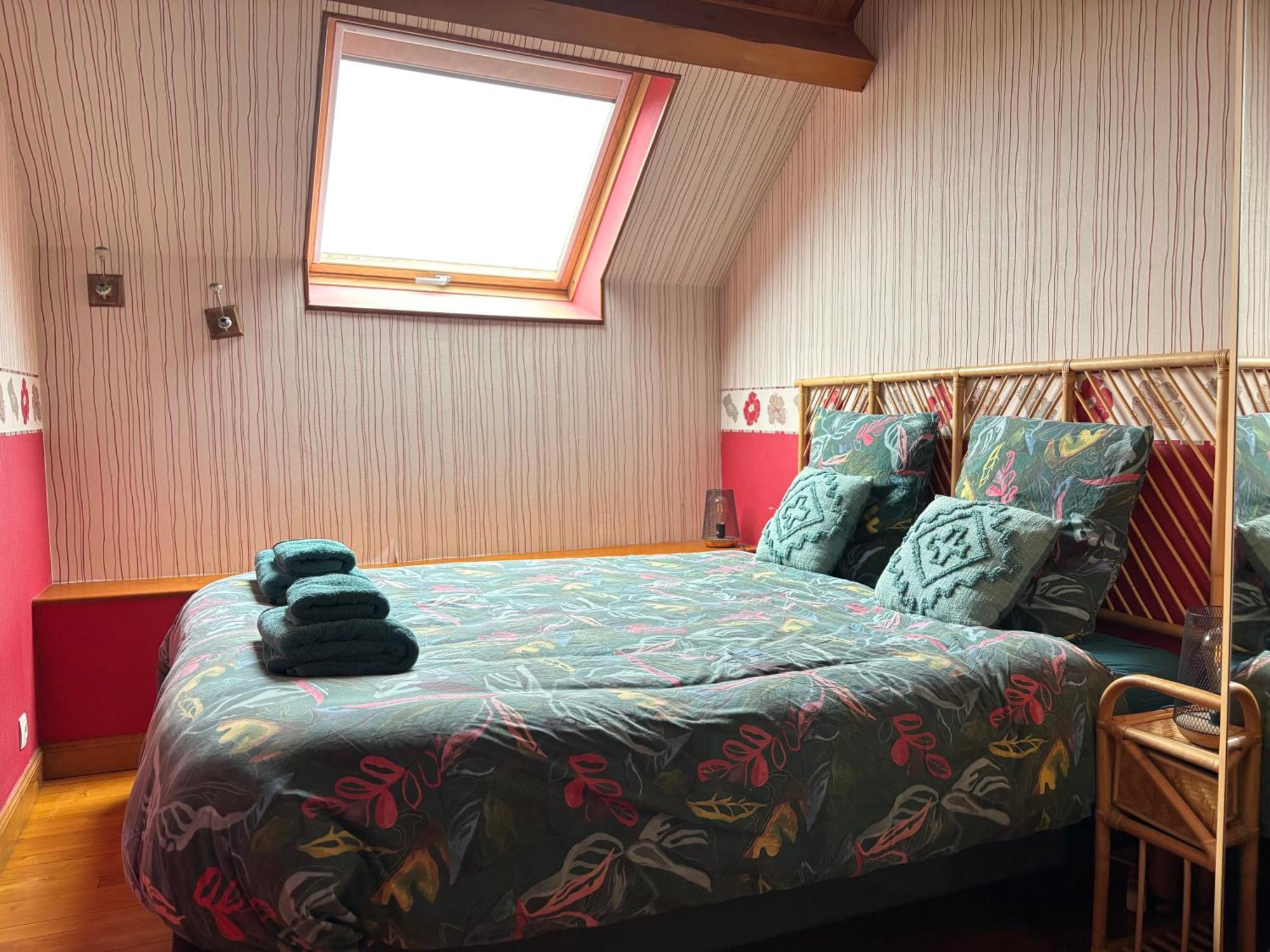 Le So Art, Grande Maison 4 Chambres, Terrain De Petanque, Grand Jardin Clos, Flipper, Babyfoot, Jeux Arcade, Ping Pong,1 Km Mer, Proche Golf, Port En Bessin, Bayeux Et Plages Du Debarquement, Adaptee Enfants Commes Luaran gambar