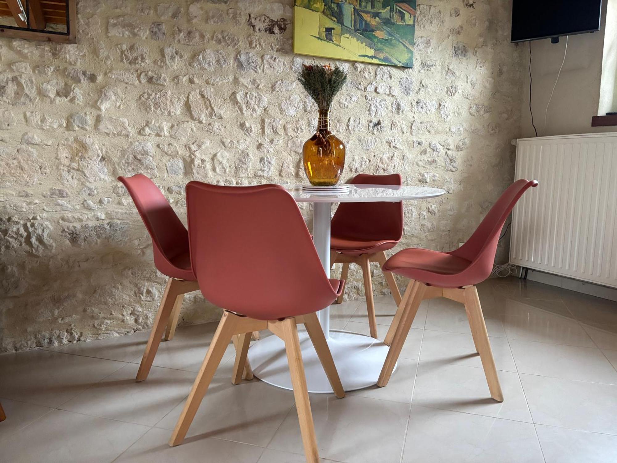Le So Art, Grande Maison 4 Chambres, Terrain De Petanque, Grand Jardin Clos, Flipper, Babyfoot, Jeux Arcade, Ping Pong,1 Km Mer, Proche Golf, Port En Bessin, Bayeux Et Plages Du Debarquement, Adaptee Enfants Commes Luaran gambar