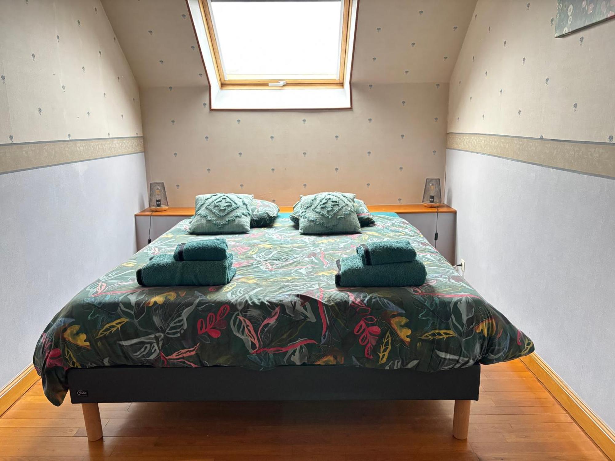 Le So Art, Grande Maison 4 Chambres, Terrain De Petanque, Grand Jardin Clos, Flipper, Babyfoot, Jeux Arcade, Ping Pong,1 Km Mer, Proche Golf, Port En Bessin, Bayeux Et Plages Du Debarquement, Adaptee Enfants Commes Luaran gambar