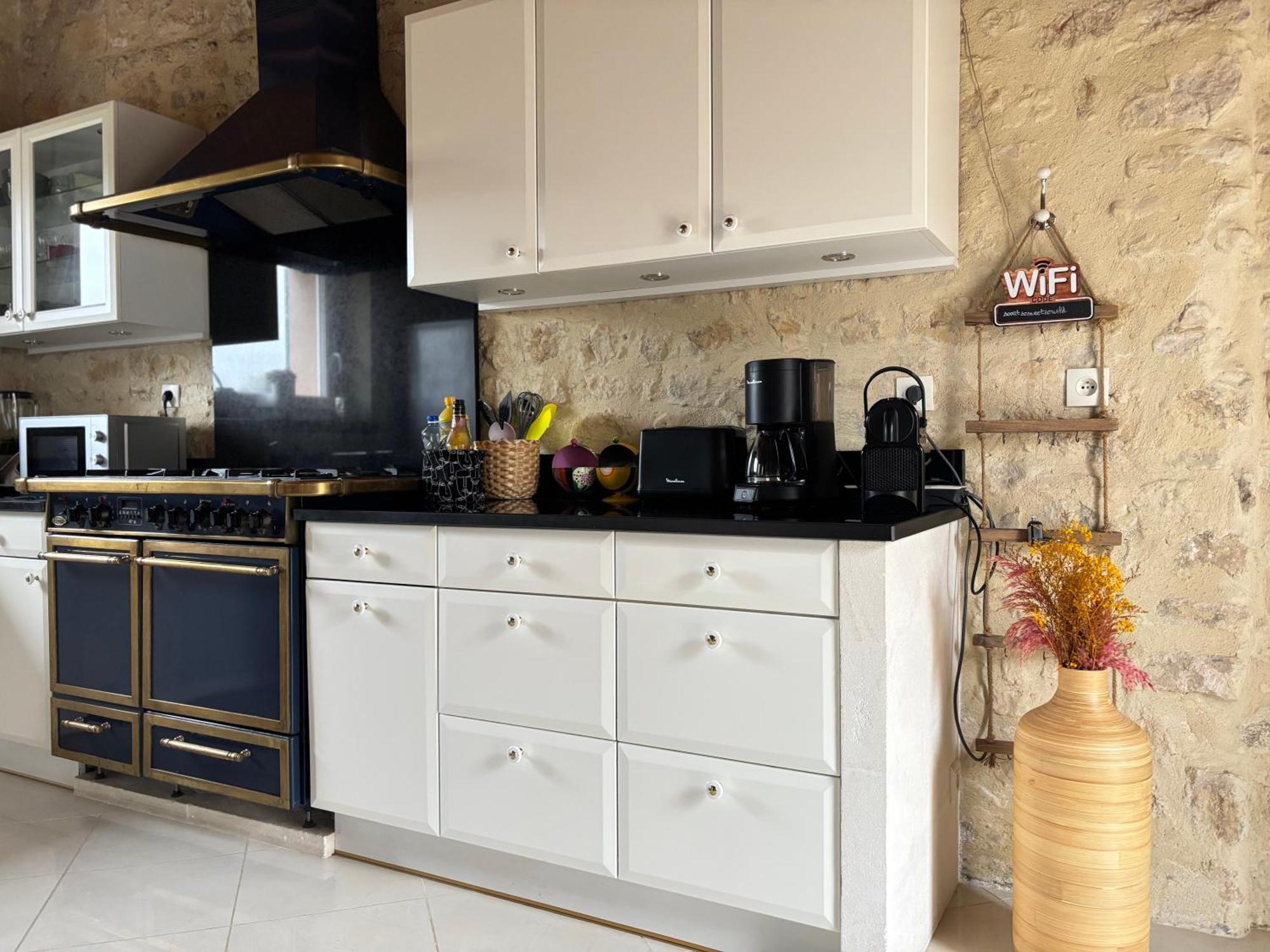 Le So Art, Grande Maison 4 Chambres, Terrain De Petanque, Grand Jardin Clos, Flipper, Babyfoot, Jeux Arcade, Ping Pong,1 Km Mer, Proche Golf, Port En Bessin, Bayeux Et Plages Du Debarquement, Adaptee Enfants Commes Luaran gambar